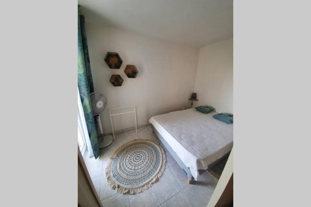 T2 Climatise A 5 Minutes A Pied De La Plage Avec Parking, Piscine Et Wifi Frejus Exterior photo